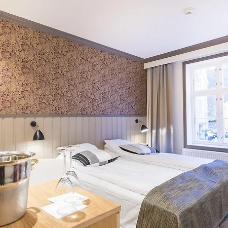 Hotell Grand 4*
