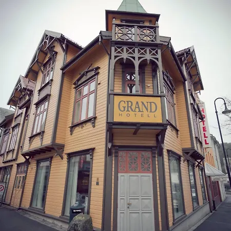 Grand 4*